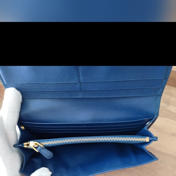 Authentic Prada Navy Saffiano Continental Wallet on Chain - Picture 5 of 9